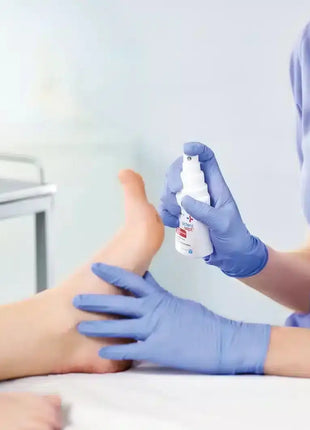 Anwendung von octenisept wunddesinfektion von Personal zu Patient