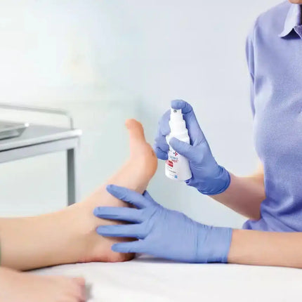 Anwendung von octenisept wunddesinfektion von Personal zu Patient