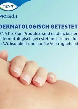 TENA ProSkin dermatologisch getestetes Hautpflegeprodukt, Hand auf Schulter, sanfte Verträglichkeit