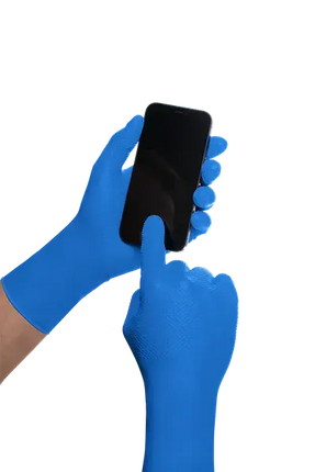 GoGrip Blue Long mit einem Smartphone in der Hand