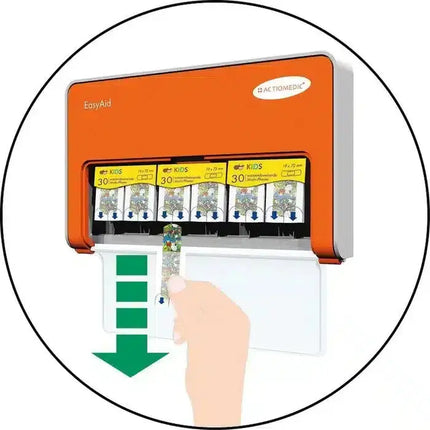 Anwendungsbild des Actiomedic EasyAid Pflasterspenders Kids von Gramm Medical - Kinderfreundlicher Pflasterspender für eine einfache und effektive Wundversorgung