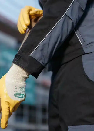 Bild von Handschuhe Yellow Star von Stronhand bei der Arbeit
