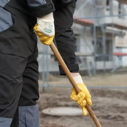Bild von Handschuhe Yellow Star von Stronhand bei der Arbeit