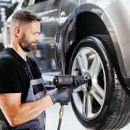 Einsatzbild von Mercator Medical GoGrip Black bei der Reifenmontage