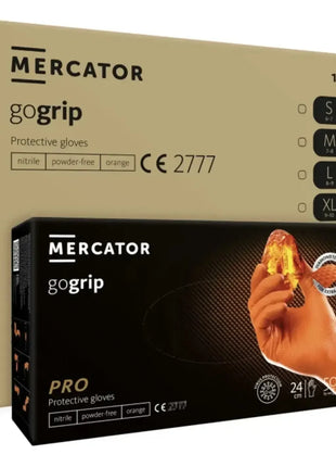 Mercator GoGrip Schutzhandschuhe aus Nitril, orange, puderfrei, Verpackung, Hand mit Handschuh