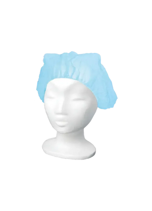 Blaue Einweghaube für medizinische Hygiene auf weißem Modellkopf, Einmalgebrauch