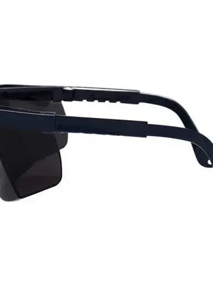 Schutzbrille mit schwarzem Rahmen und getönten Gläsern, seitlicher Augenschutz, PSA