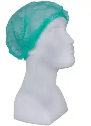 Grüne Einweg-Schiffchenhaube aus Vliesstoff auf weißem Modellkopf, Hygiene Schutz