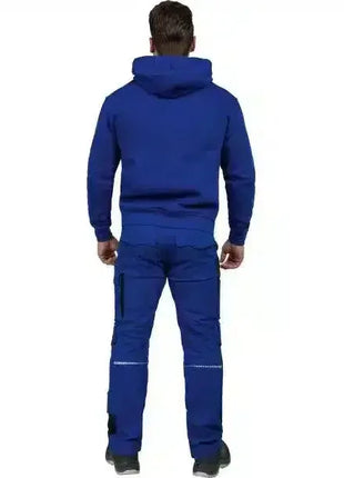 Rückansicht Mann in blauer Arbeitskleidung, reflektierende Streifen, Schutzkleidung