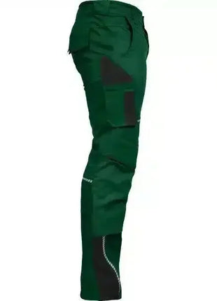 Grüne Arbeitshose mit schwarzen Taschen, seitliche Ansicht, professionelle Berufsbekleidung