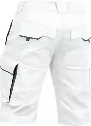 Weiße Arbeitsshorts mit mehreren Taschen, robustes Material, ideal für Pflege- und Hygienebranche