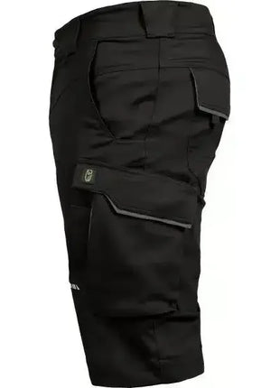 Schwarze Arbeitsshorts mit mehreren Taschen, robuste Berufskleidung, seitliche Ansicht