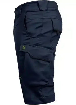 Dunkelblaue Arbeitsshorts mit mehreren Taschen, strapazierfähiges Material, hygienisch