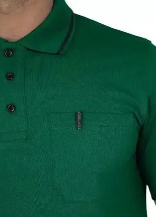 Grünes Poloshirt für Herren mit Brusttasche und Knopfleiste, Detailansicht