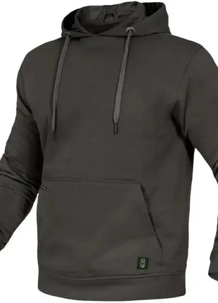 Dunkelgrauer Hoodie mit Kapuze, Kängurutasche und langen Ärmeln, isoliert auf Weiß.