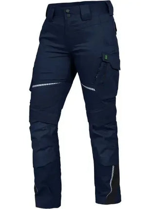 Dunkelblaue Arbeitshose mit reflektierenden Streifen und Seitentaschen, robust und funktional