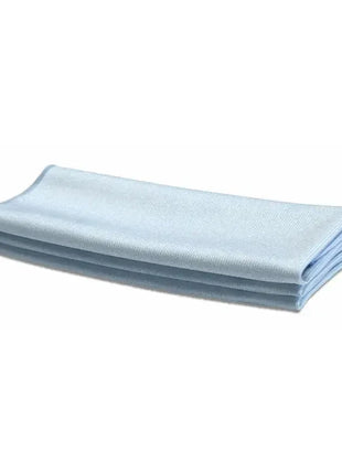 Gefaltetes, hellblaues Mikrofasertuch für professionelle Hygiene und Reinigung
