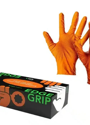 Orange Nitrilhandschuhe mit Struktur, Einmalhandschuhe für Hygiene und Schutz, neben Verpackung