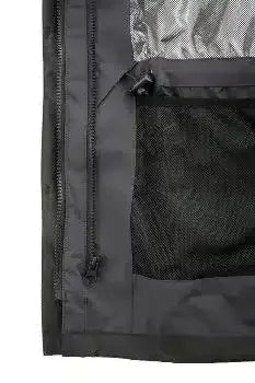 Detailansicht schwarze Schutzkleidung mit Reißverschluss und Netz-Einsatz, Hygieneprodukt