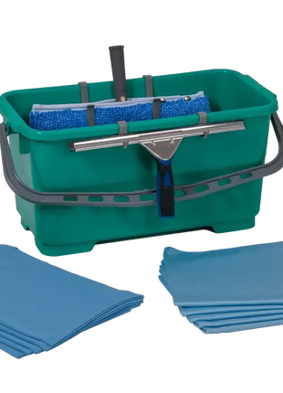 Professionelles Fensterreinigungsset mit grünem Eimer, Wischer und blauen Mikrofasertüchern