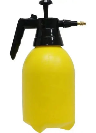 Gelber Drucksprüher mit schwarzem Handgriff, Reinigungszubehör für Hygieneanwendungen