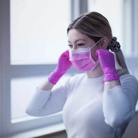 NITRAS CANDY WAVE, Nitril-Einmalhandschuhe, pink (Farbcode: 6400), unsteril, Rollrand, puderfrei, hergestellt nach EN 455, beidseitig tragbar (linke und rechte Hand), medizinische Handschuhe, mikrogeraute Fingerspitzen, Farbleitsystem für Größen, AQL 1,5, Schutz gegen Mikroorganismen, Bakterien und Viren, Box à 100 Stück