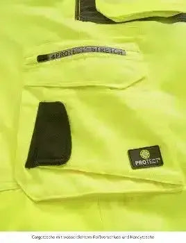 Detailaufnahme einer gelben Arbeitshose mit Cargotasche, reflektierendem Reißverschluss und PROTECT-Label, geeignet für Hygiene und Arbeitsschutz.