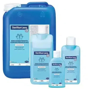Sterillium pure Händedesinfektionsmittel in vier blauen Flaschen mit Etikett, verschiedene Größen