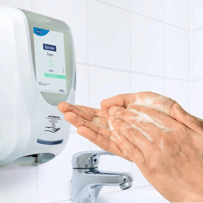 Händewaschen mit Baktolin Foam Seifenspender in Pflegeumgebung