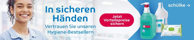 Hygiene Aktion mit Schülke Desinfektionsmittel, Flasche, Feuchttüchern und lachender Person