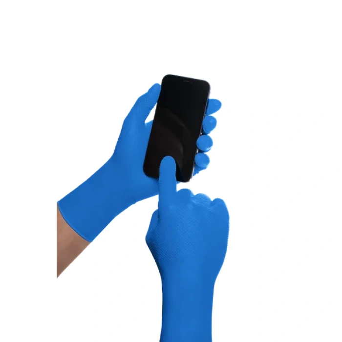GoGrip Blue Long mit einem Smartphone in der Hand