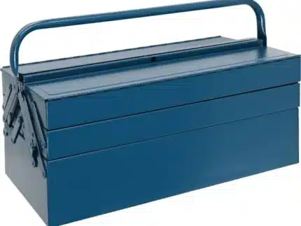Stahlblech hellblau-einbrennlackiert, schwere, stabile Ausführung mit schrägem Deckel